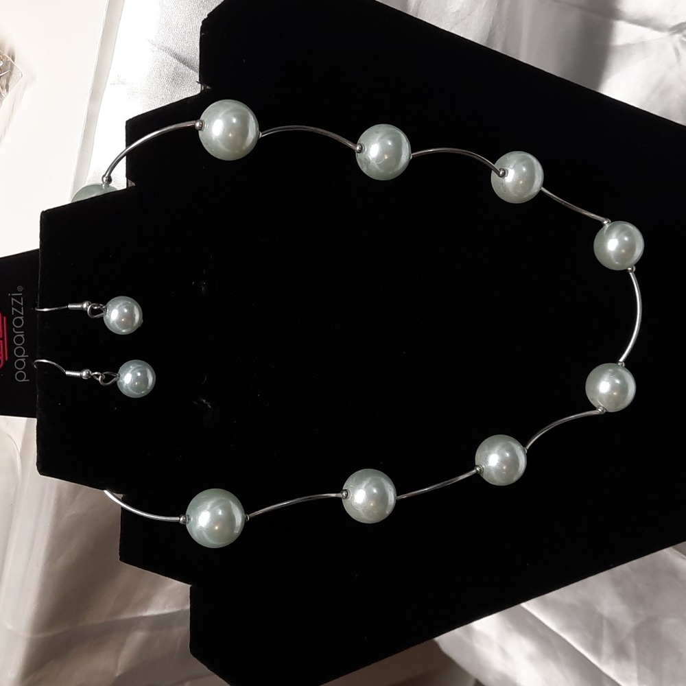 Beautiful spring color Necklace and earring set